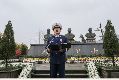 杭州市消防支队党委书记,政治委员董卫军致祭文.