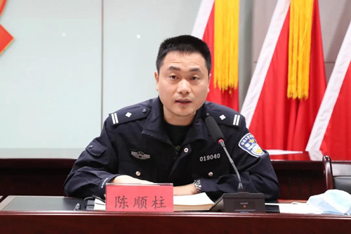 交警湘湖中队陈顺柱要求各建筑工地要切实抓好工地出入口"五个一"工作